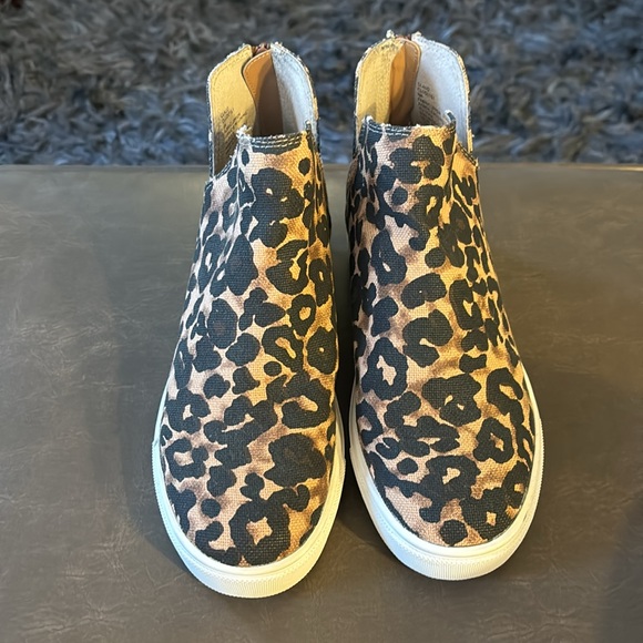 Steve Madden leopard high top fashion sneakers - Picture 3 of 4